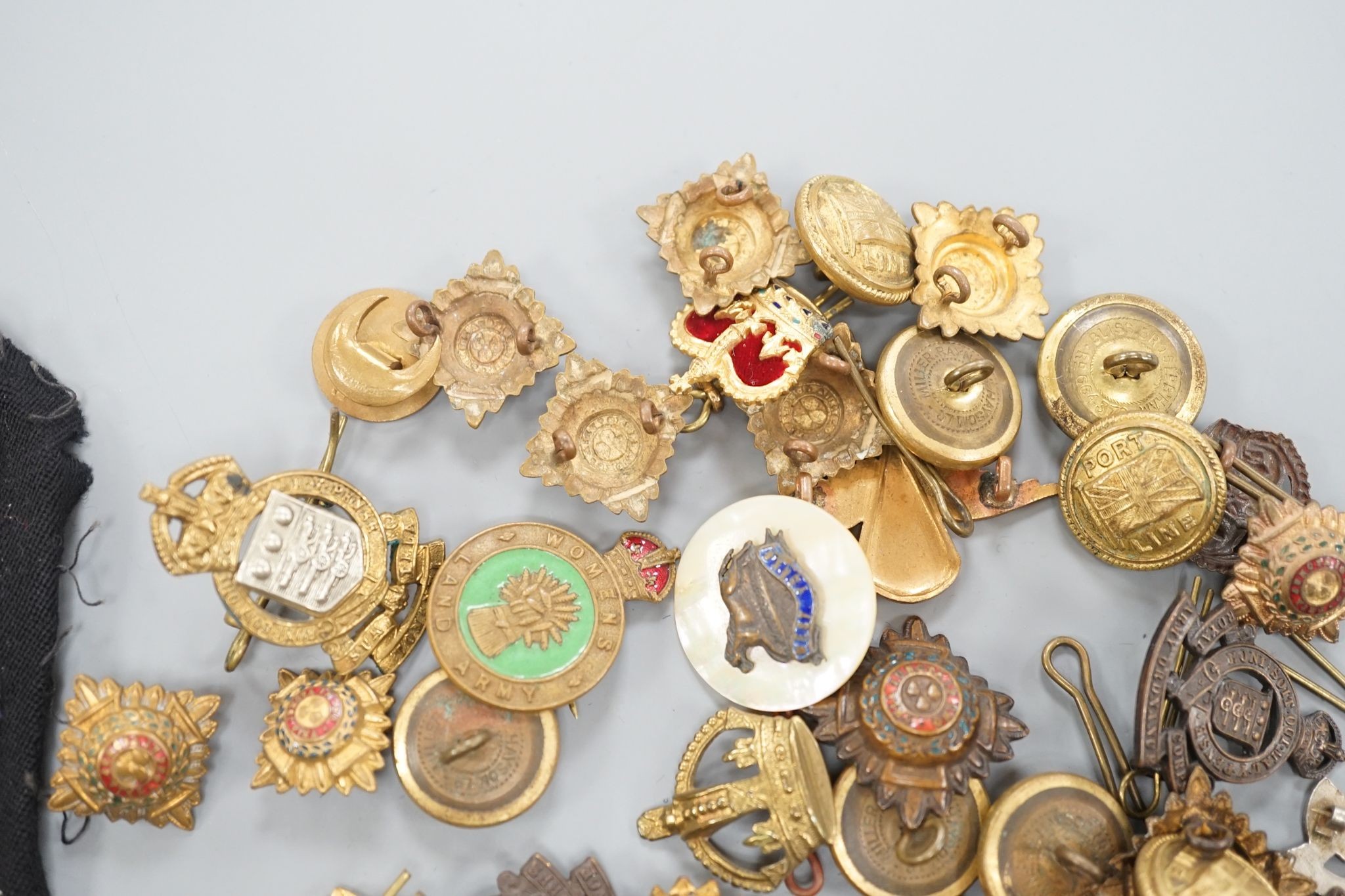 A quantity of cap badges, buttons and badges